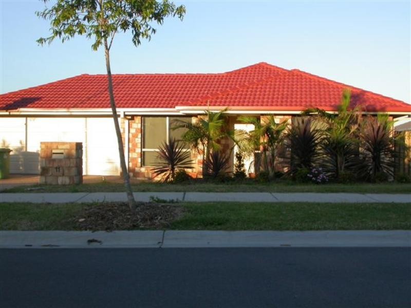 11 Bowley Street, Pacific Pines QLD 4211