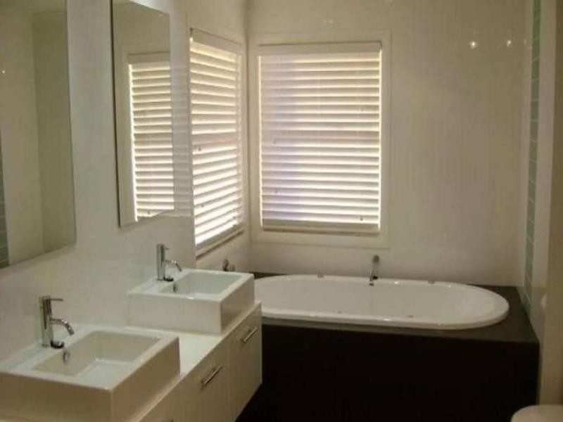 3 Rapa Court, Pacific Pines QLD 4211