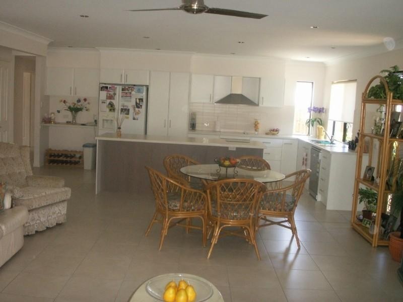 8 Argus Place, Pacific Pines QLD 4211