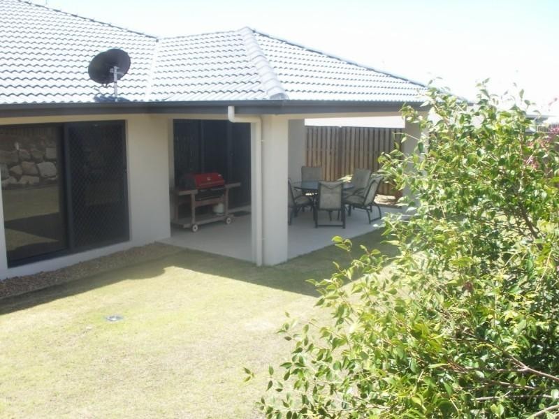 8 Argus Place, Pacific Pines QLD 4211