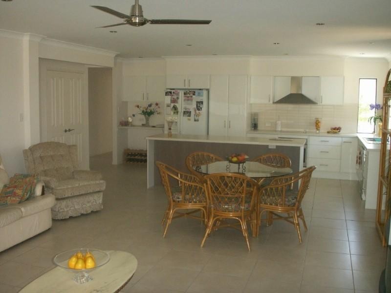 8 Argus Place, Pacific Pines QLD 4211