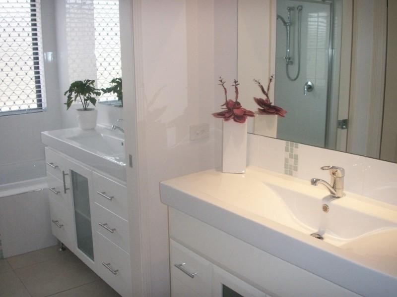 8 Argus Place, Pacific Pines QLD 4211