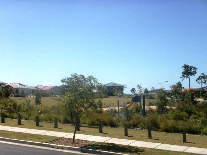 8 Argus Place, Pacific Pines QLD 4211