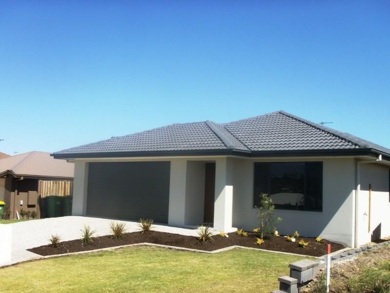 8 Argus Place, Pacific Pines QLD 4211