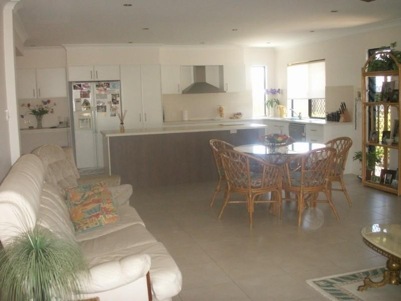 8 Argus Place, Pacific Pines QLD 4211