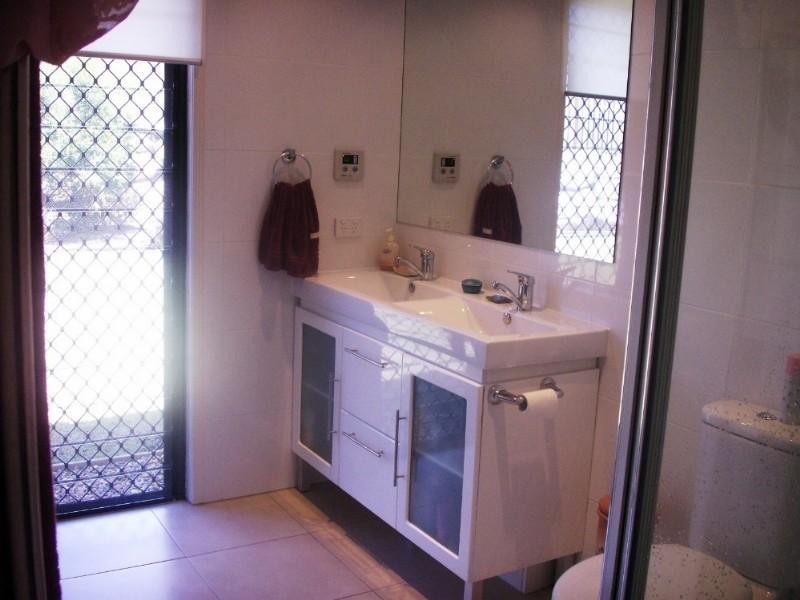 8 Argus Place, Pacific Pines QLD 4211