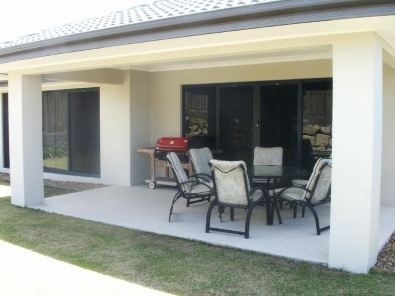 8 Argus Place, Pacific Pines QLD 4211