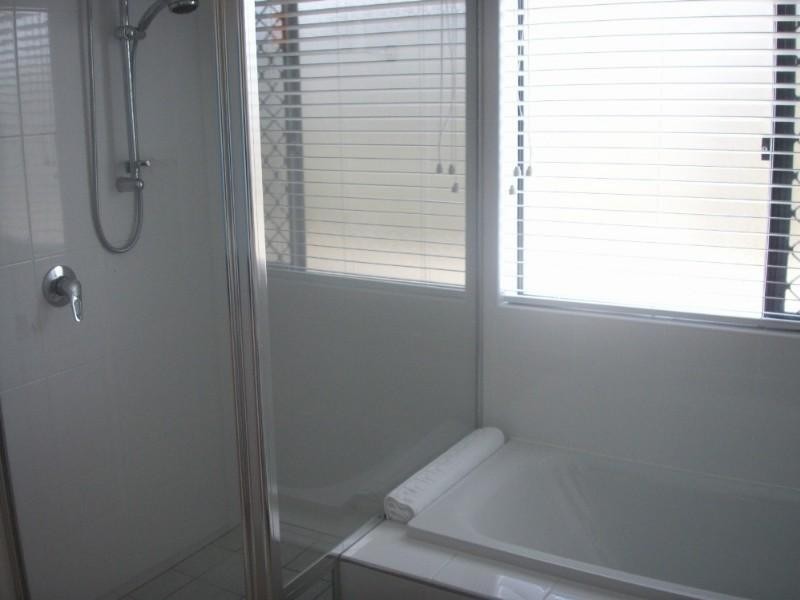 8 Argus Place, Pacific Pines QLD 4211