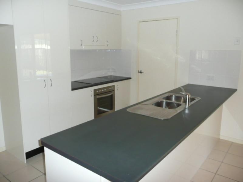 9 Taske Rise, Pacific Pines QLD 4211