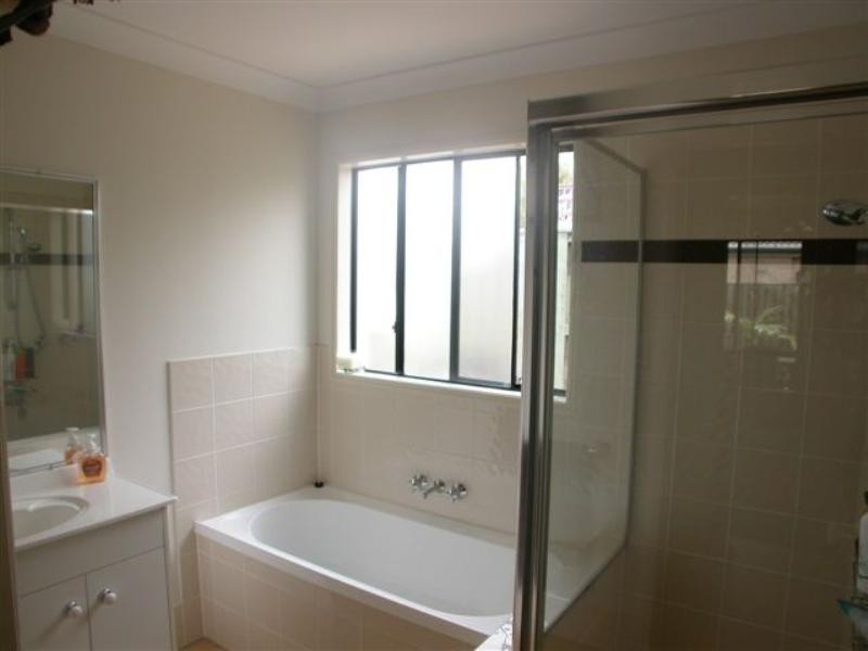 9 Madasin Close, Arundel QLD 4214