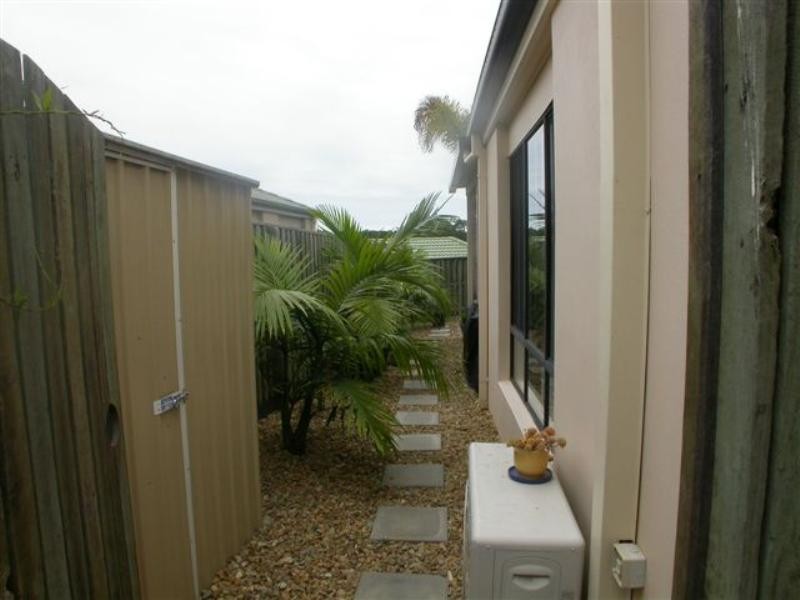 9 Madasin Close, Arundel QLD 4214