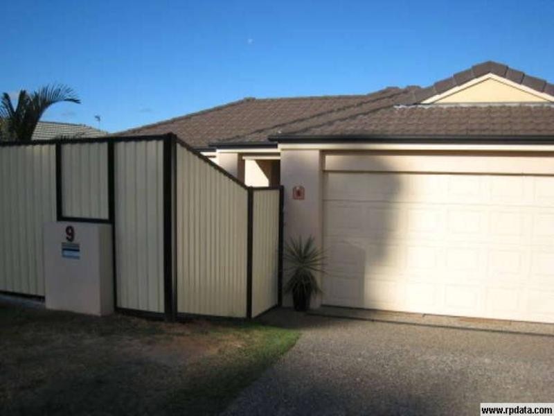 9 Madasin Close, Arundel QLD 4214