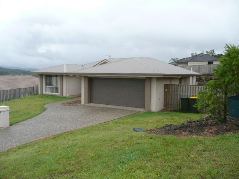 16 Tallow Street, Pacific Pines QLD 4211