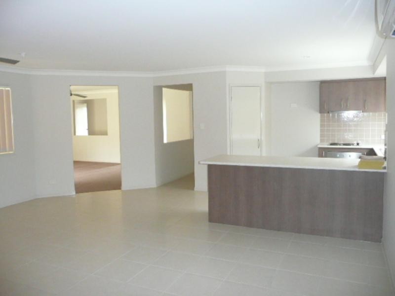 16 Tallow Street, Pacific Pines QLD 4211