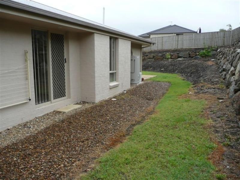 16 Tallow Street, Pacific Pines QLD 4211