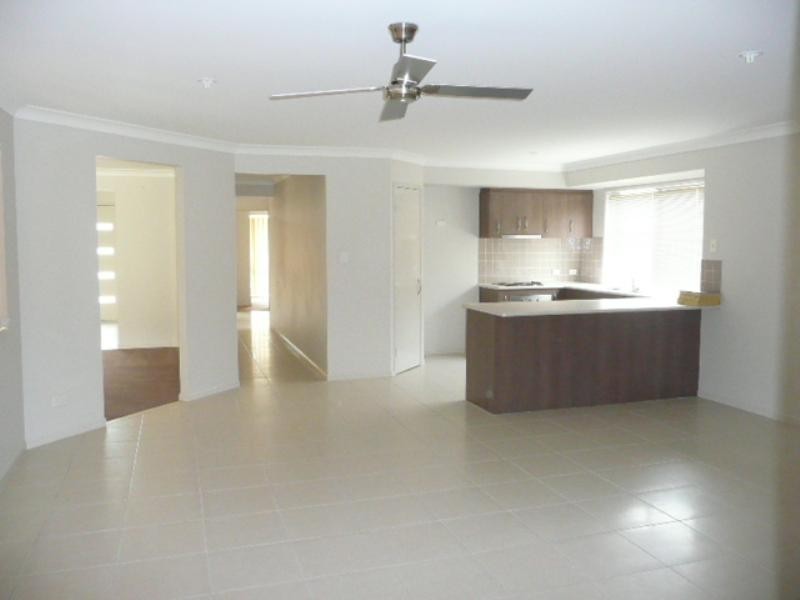 16 Tallow Street, Pacific Pines QLD 4211