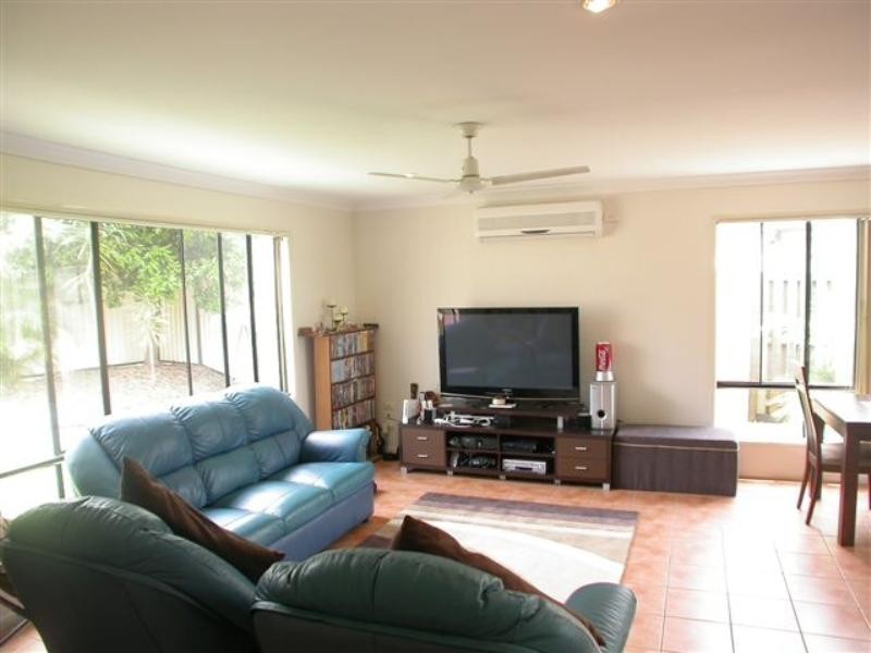 9 Madasin Close, Arundel QLD 4214