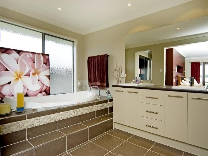 9 Meadow Court, Maudsland QLD 4210