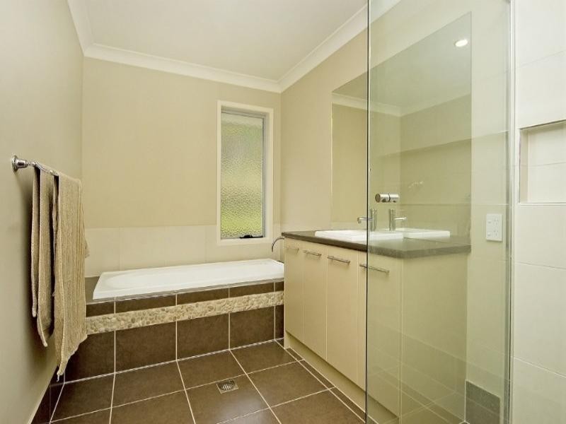 9 Meadow Court, Maudsland QLD 4210