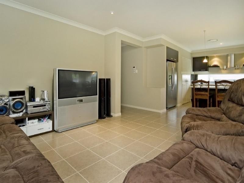 9 Meadow Court, Maudsland QLD 4210