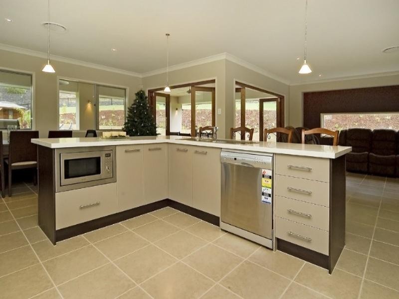 9 Meadow Court, Maudsland QLD 4210