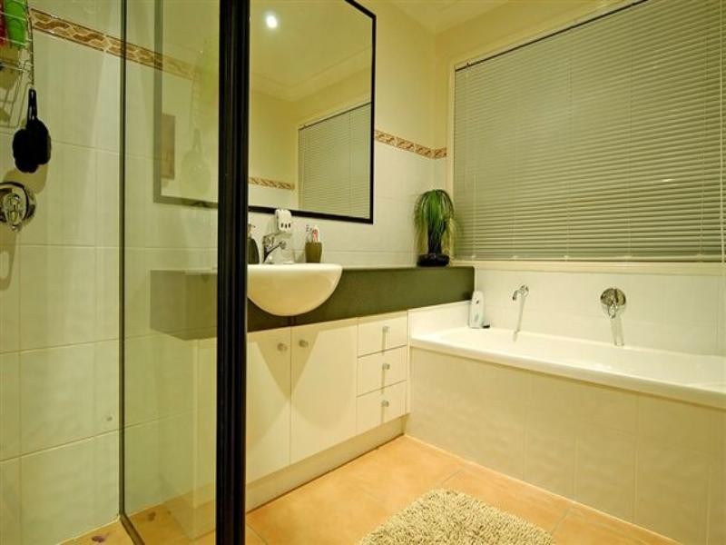 30 Yamba Street, Pacific Pines QLD 4211