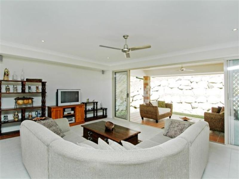 7 Cope Place, Pacific Pines QLD 4211