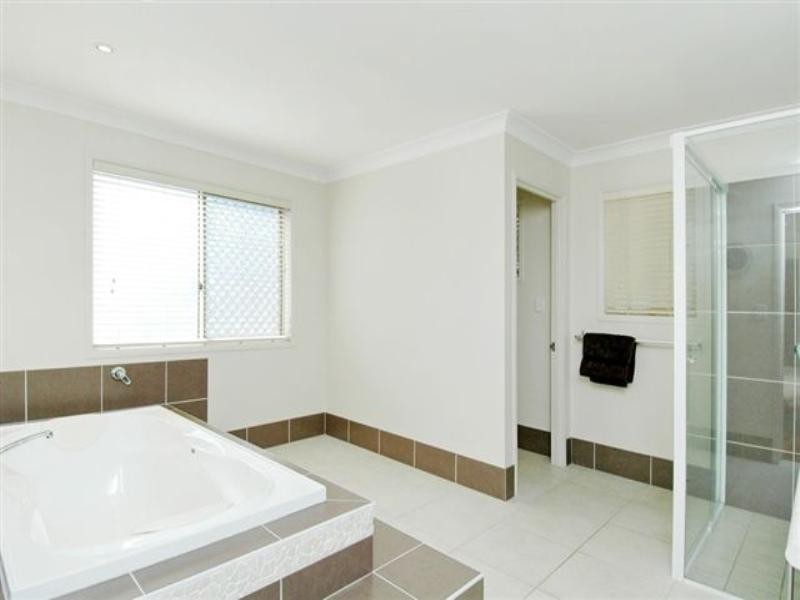 7 Cope Place, Pacific Pines QLD 4211