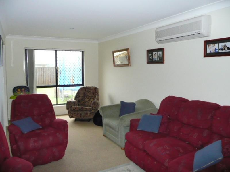 8 Stokes Street, Pacific Pines QLD 4211