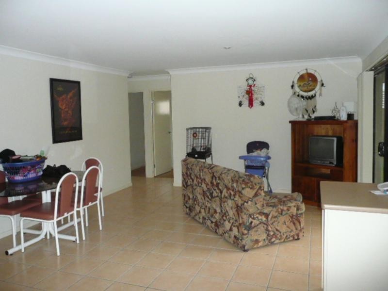 8 Stokes Street, Pacific Pines QLD 4211