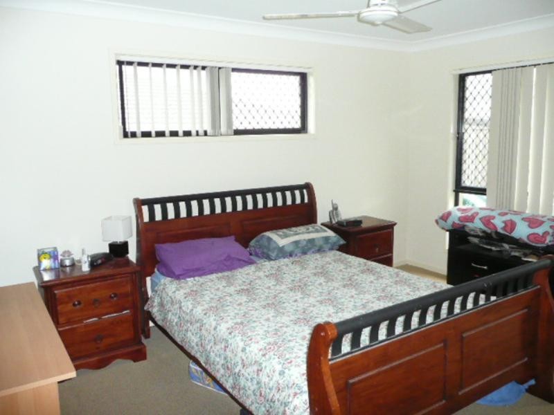 8 Stokes Street, Pacific Pines QLD 4211