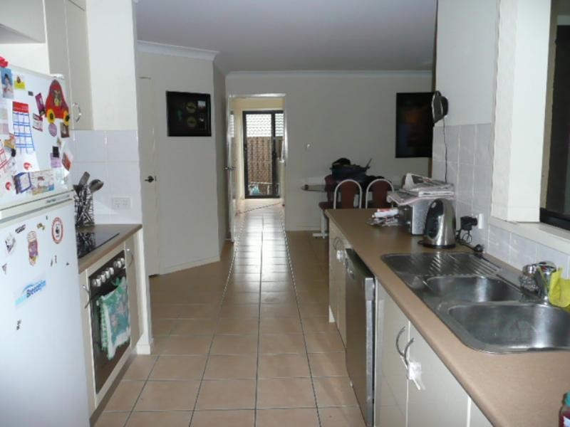 8 Stokes Street, Pacific Pines QLD 4211