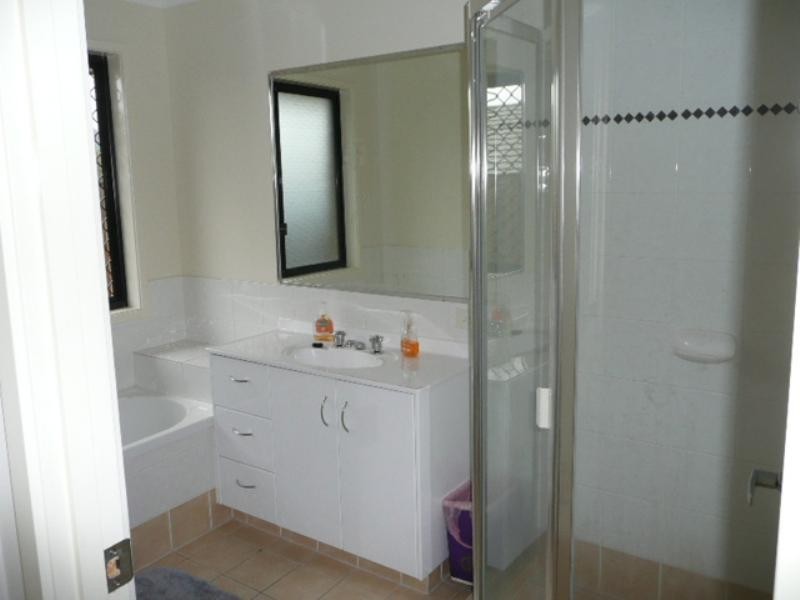 8 Stokes Street, Pacific Pines QLD 4211