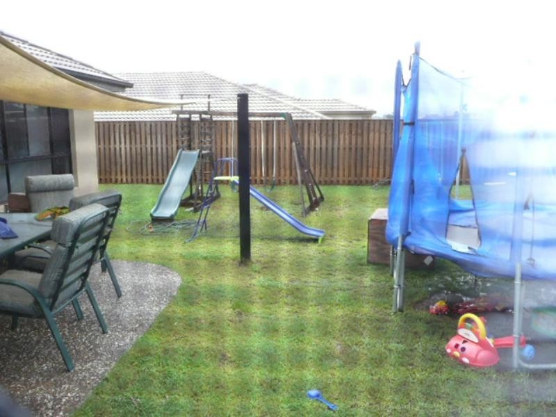 8 Stokes Street, Pacific Pines QLD 4211