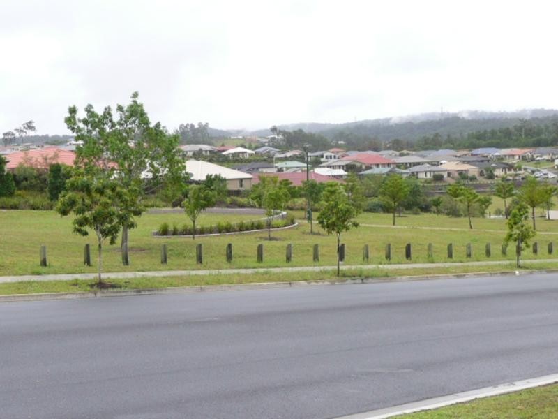 8 Stokes Street, Pacific Pines QLD 4211