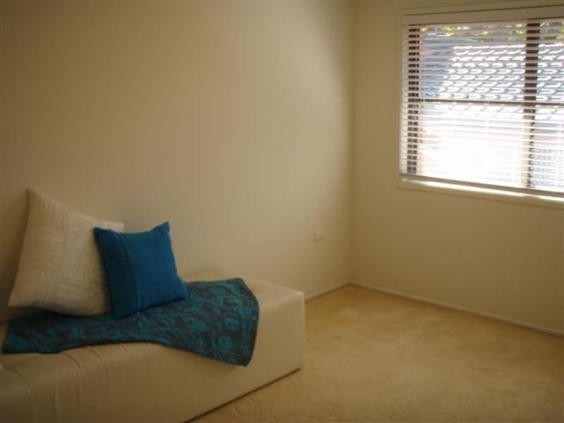 8 The Promontory, Helensvale QLD 4212