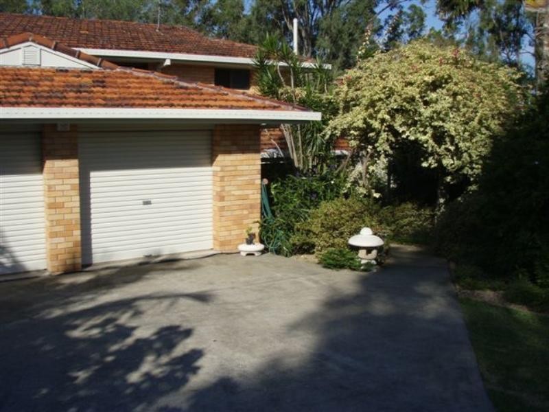 8 The Promontory, Helensvale QLD 4212