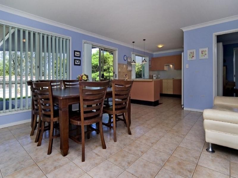 30 Gippsland Drive, Helensvale QLD 4212