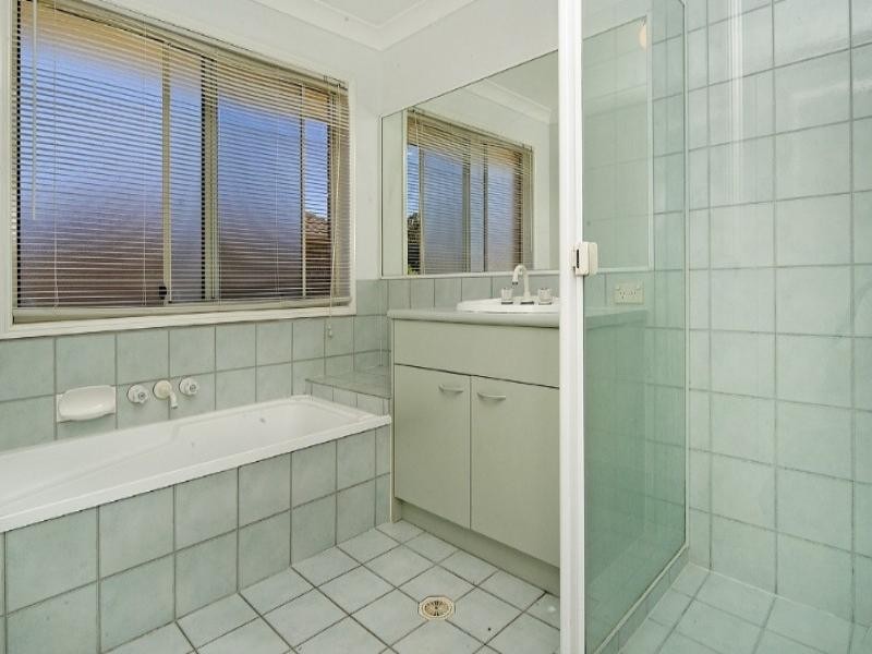 30 Gippsland Drive, Helensvale QLD 4212