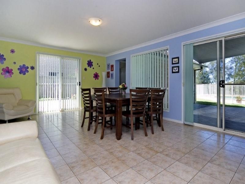 30 Gippsland Drive, Helensvale QLD 4212