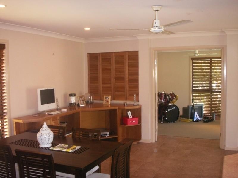 48 Audrey Avenue, Helensvale QLD 4212