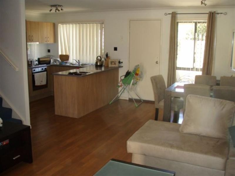 9/1 Pinecrest Court, Oxenford QLD 4210