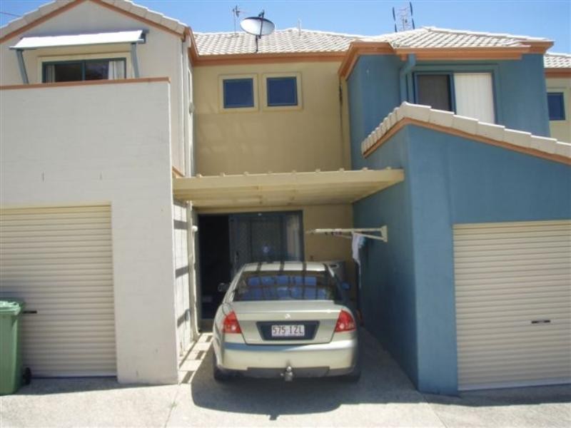 9/1 Pinecrest Court, Oxenford QLD 4210