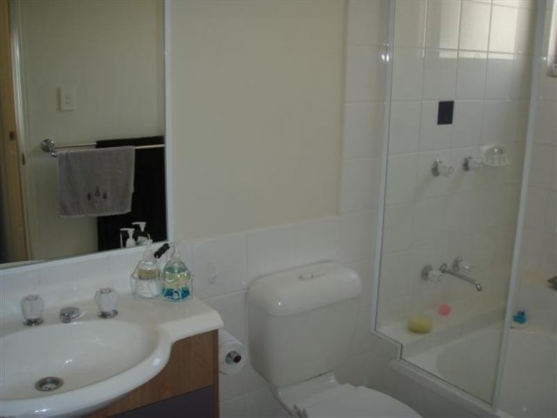 9/1 Pinecrest Court, Oxenford QLD 4210