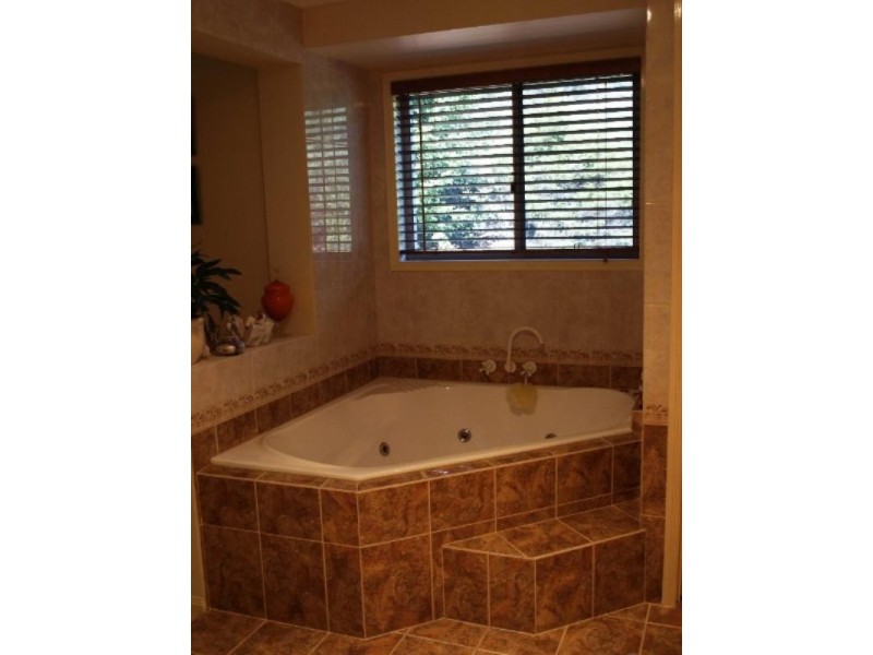 23 Howard Hughes Court, Maudsland QLD 4210