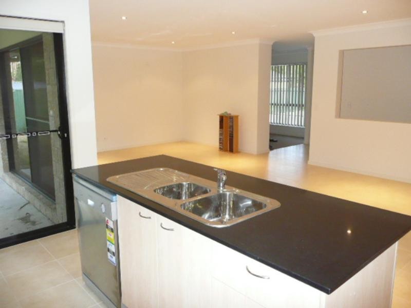 10 Wilmington Court, Helensvale QLD 4212