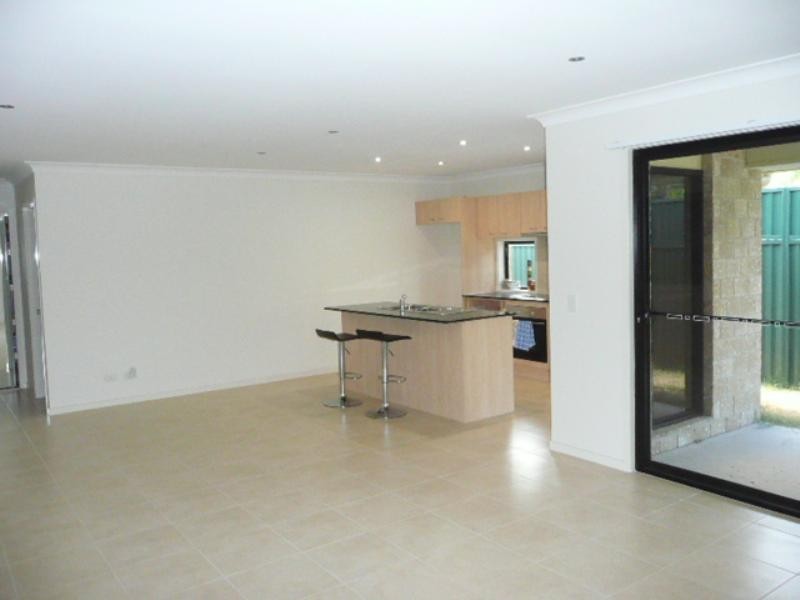 10 Wilmington Court, Helensvale QLD 4212