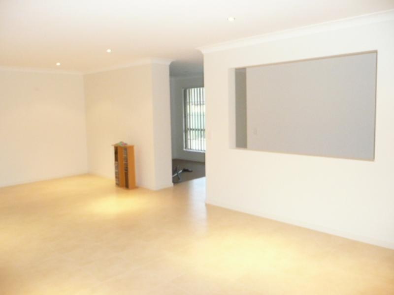 10 Wilmington Court, Helensvale QLD 4212