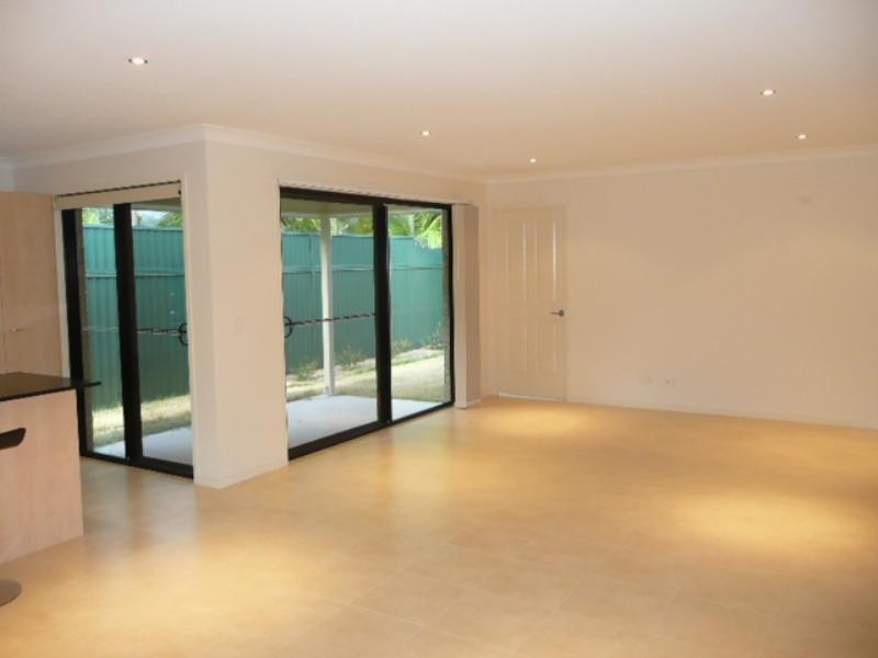 10 Wilmington Court, Helensvale QLD 4212