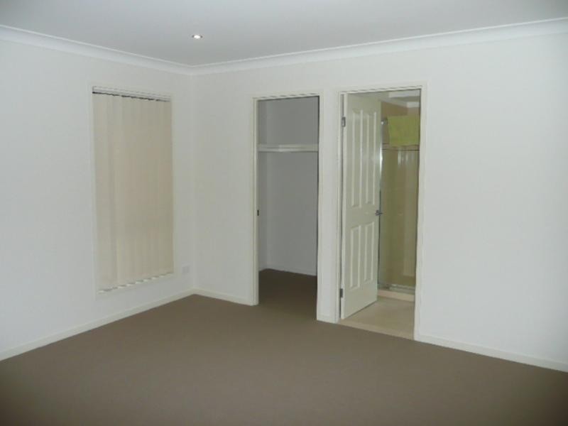 10 Wilmington Court, Helensvale QLD 4212